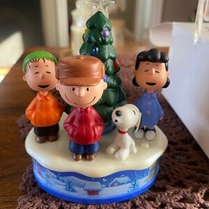 2010 Hallmark Merry Christmas Charlie Brown Keepsake Ornament IOB QXI2186